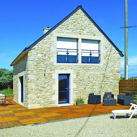 With Partial Sea Views, Cléder